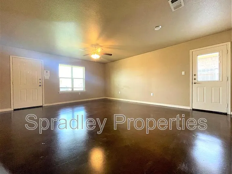 1571 Brady Way — Photo 2