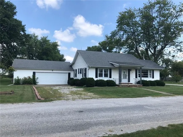 911 E 2nd St, Saint Peter, IL 62880