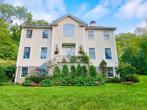 24 Wilafra Pl, Northport, NY 11768