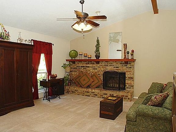 3rd image of 506 Mack Dr