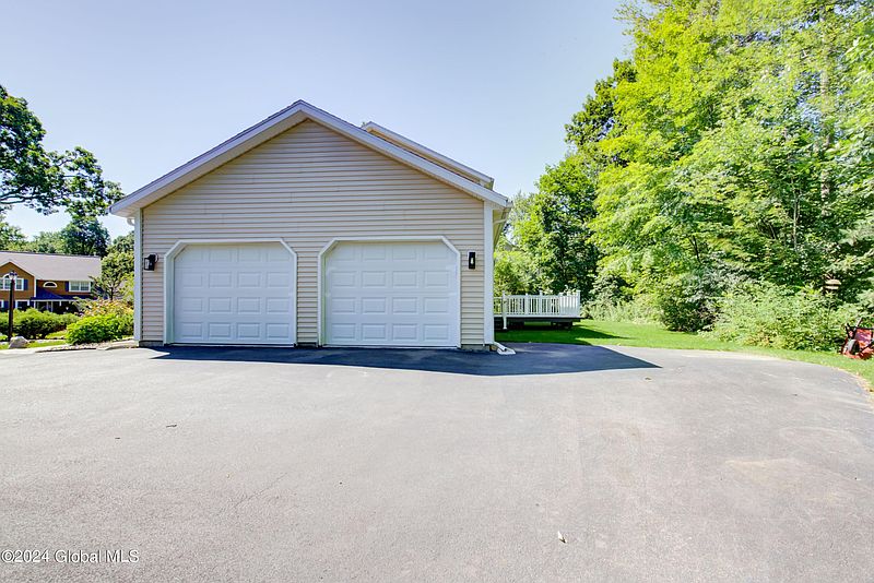 5th image of 1 Georgia Ct.