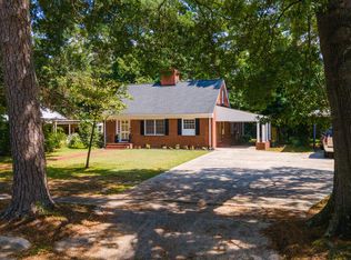 400 N Sumner St, Selma, NC 27576