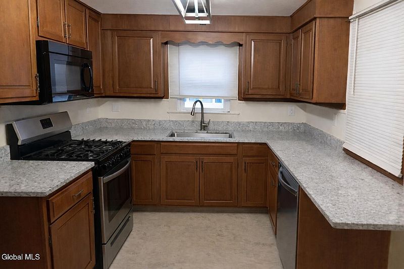 5th image of 236 Burwell Street