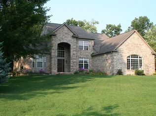 545 Manitou Ln, Lake Orion, MI 48362