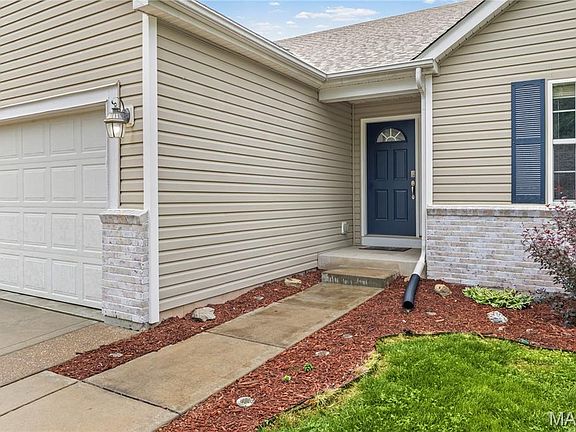 3rd image of 2664 Shorewood Dr