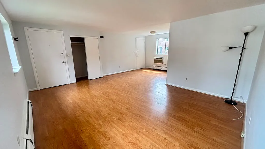 3 bed, 1250 sqft, $3,200 — Photo 4