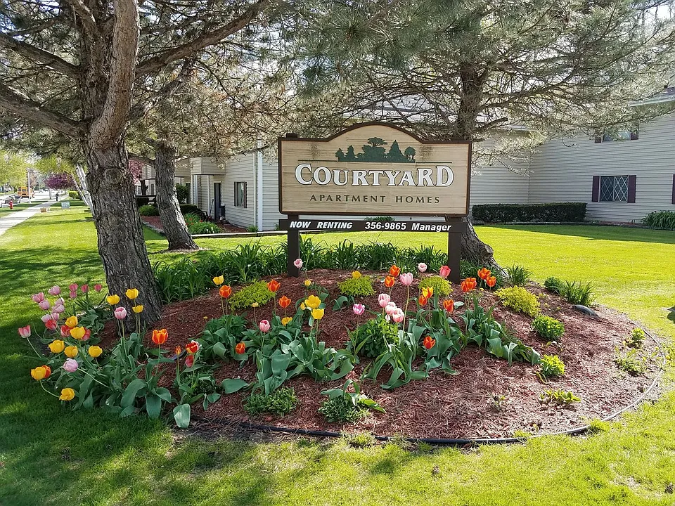 Courtyard Apartment Homes - 816