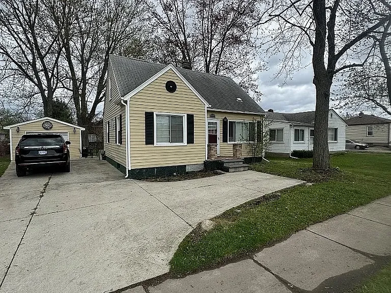 1860 Rochester Rd — Photo 1