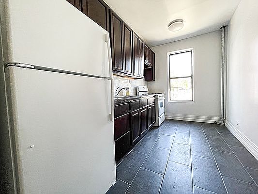 3rd image of 289 Empire Blvd APT 4J