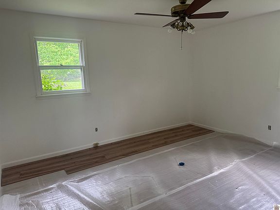 4th image of 80 W Grove Dr