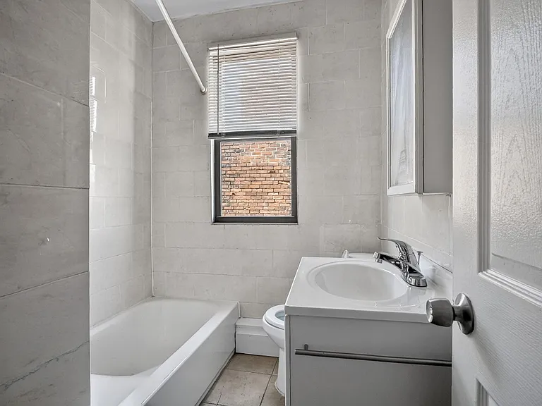 33 Howe St #35 — Photo 23