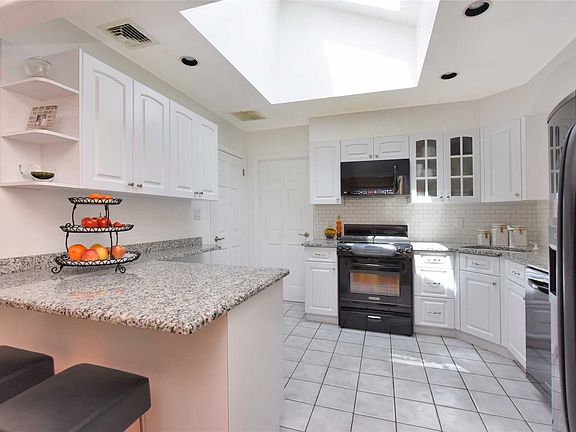 3rd image of 584 Bellmore Ave