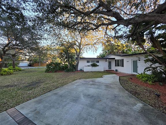 5th image of 9860 SW 140th St