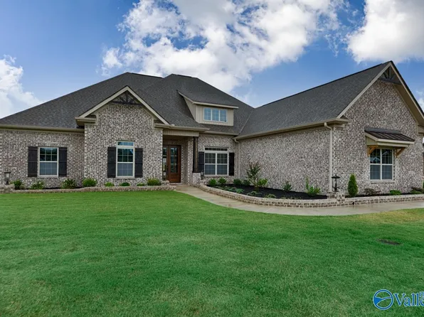 13779 Sand Trap Dr, Athens, AL 35611