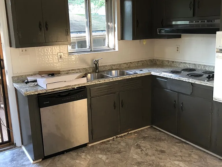 2605 Dexter Ln — Photo 6