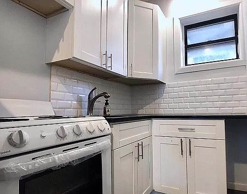1st image of 510 W 204th St #1