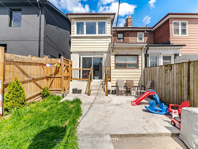 2000 Dufferin St #1 — Photo 32