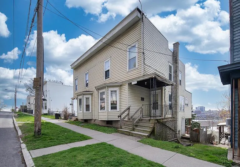 1327 1st St — Photo 25