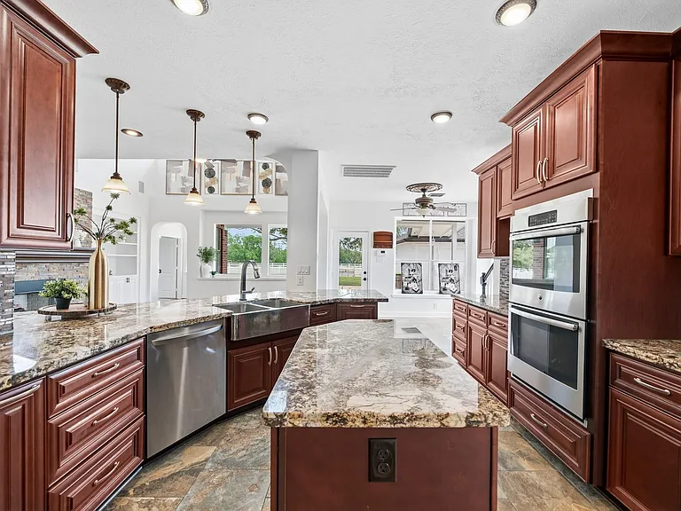 7211 Savannah Glen Ln W — Photo 20