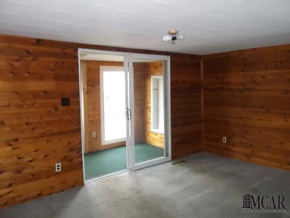 3rd image of 437 Wood St