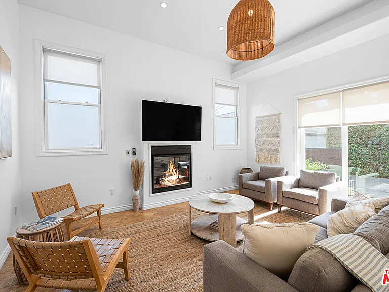 715 N Kilkea Dr #1/2 — Photo 11