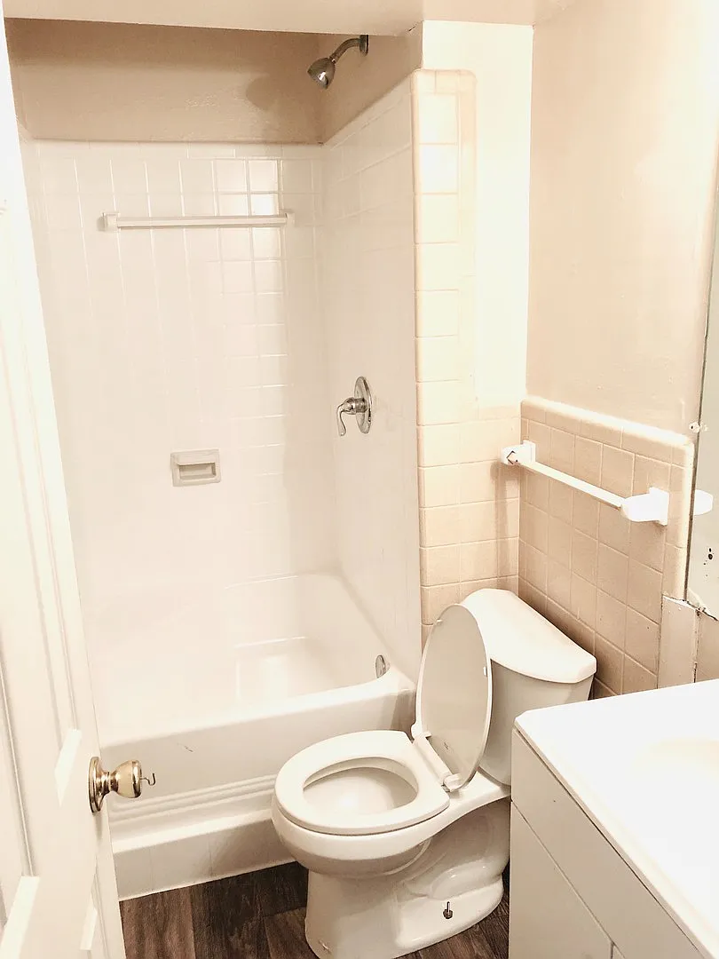 1744 Lyle Avenue — Photo 4