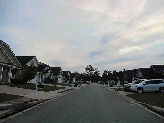 Exterior Neighborhood (street photo)