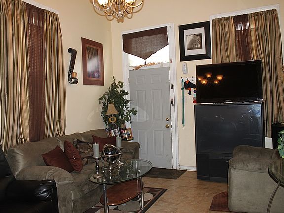 3rd image of 2725 Philp St