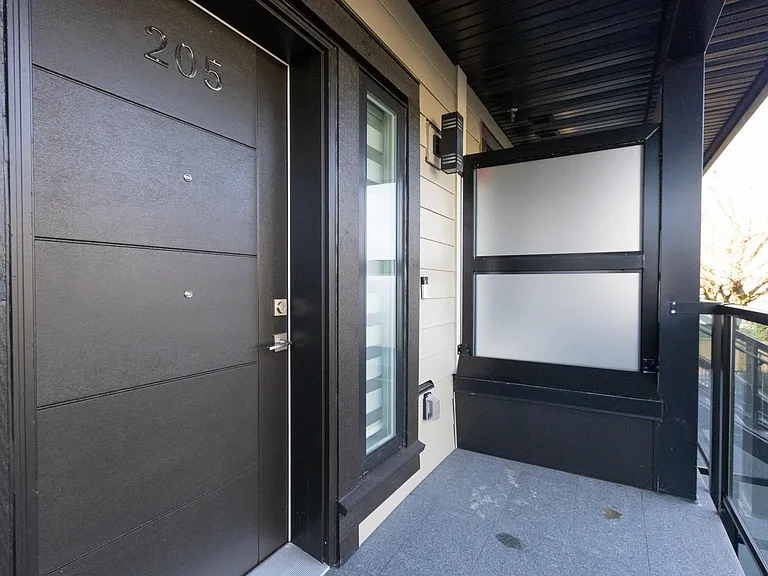 2122 E 32nd Ave #205 — Photo 18