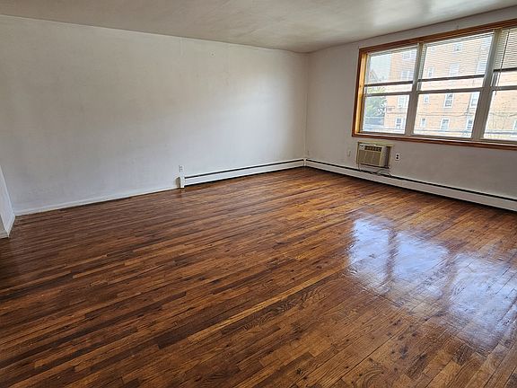 5th image of 8683 23rd Ave #3