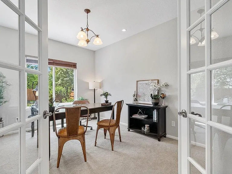 Office or guest bedroom.