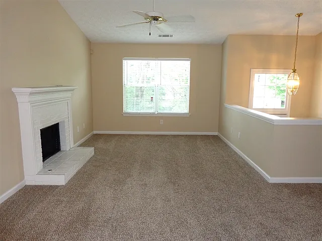 3 bed, 2.0 bath, 1788 sqft, $2,280 — Photo 3
