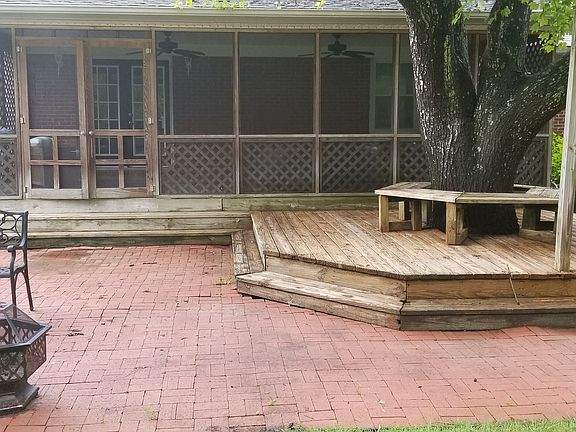 Screened in porch, deck, andpatio