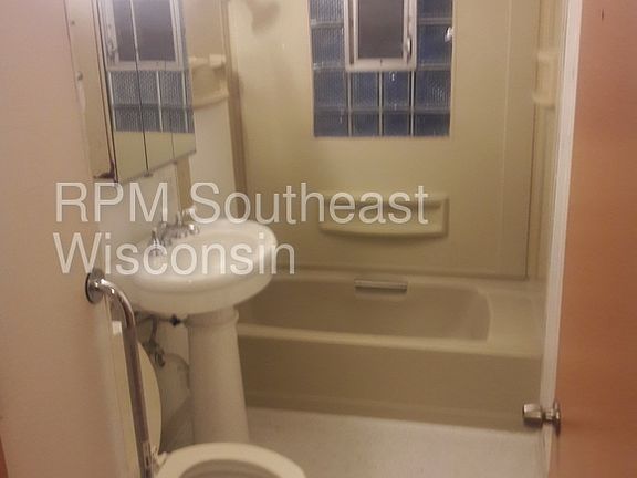 2nd image of 1832 W Meinecke Ave