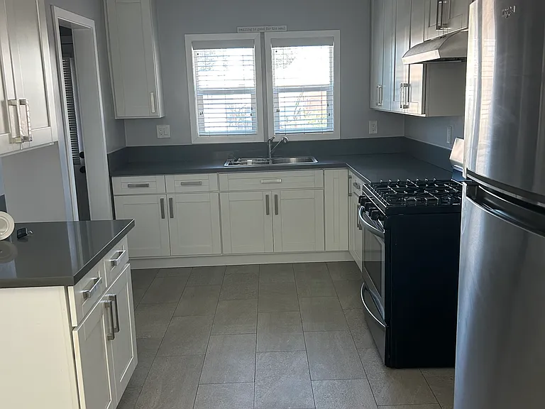 2617 1/2 Hillcrest Dr — Photo 2