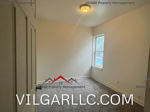 4th image of 3910 Deodar St #11314044