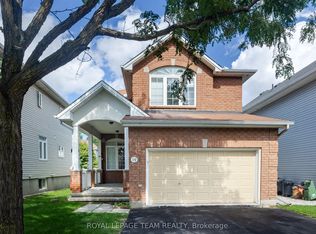 19 Dunn St, Ottawa, ON K2K 3J8
