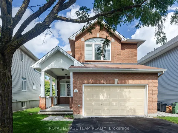 19 Dunn St, Ottawa, ON K2K 3J8