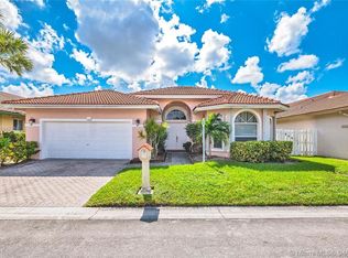 11520 SW 10th St, Pembroke Pines, FL 33025