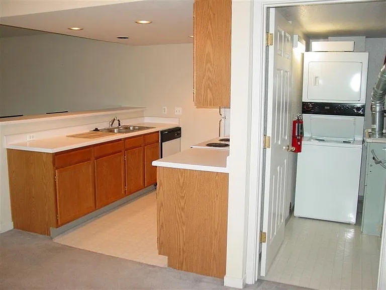 1225 W Prospect Rd #P2 — Photo 3