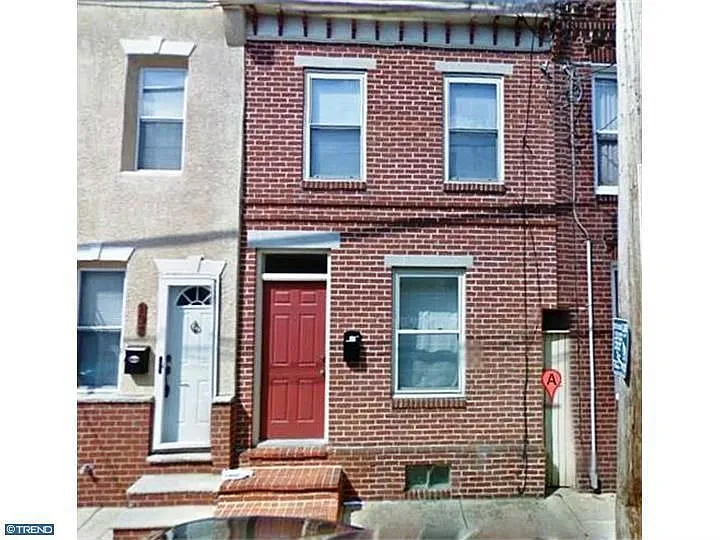 135 Sigel St photo 1
