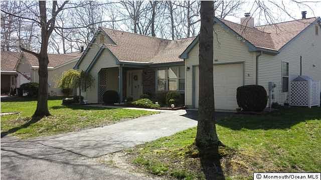 1st image of 552 Petunia Lane N