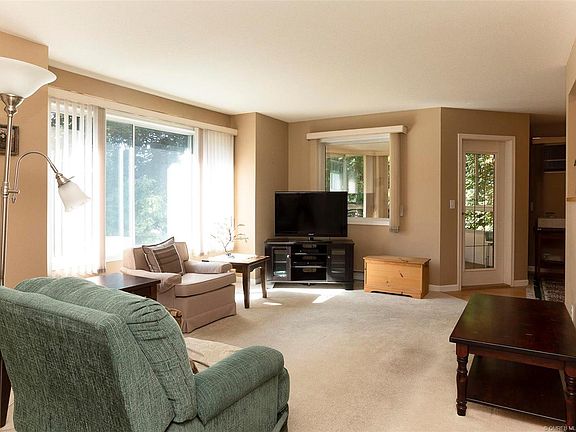 4th image of 945 Lawrence Ave #108