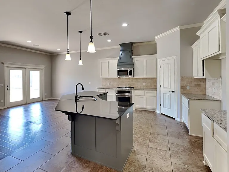 5720 Saint James Pl — Photo 5