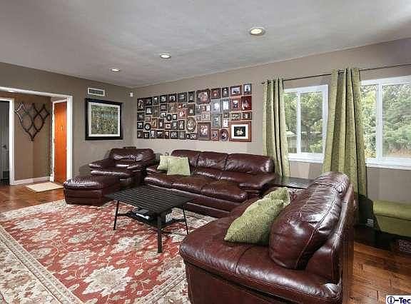 3rd image of 4774 Rosebank Dr