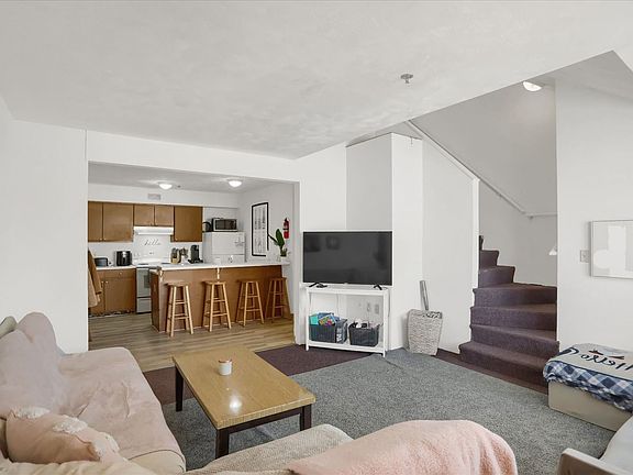 4th image of 711 E Beaver Ave #3B-2Ba