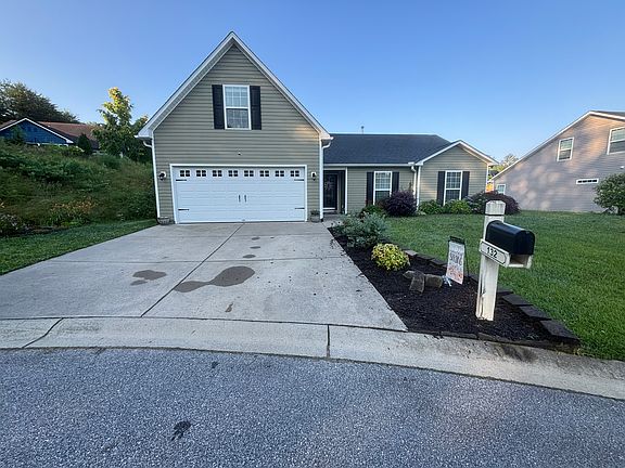 2nd image of 132 Creekwalk Ln