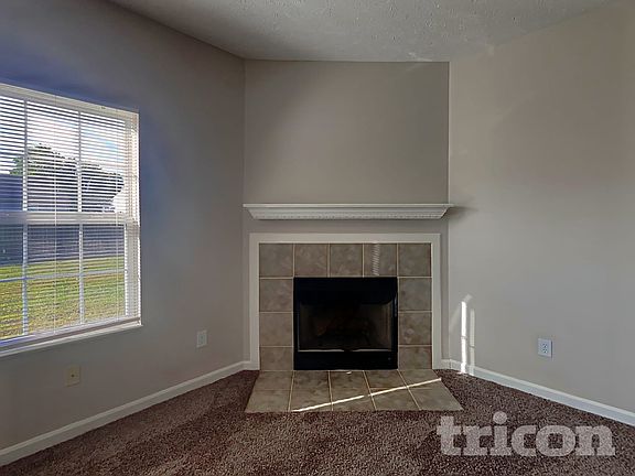 3rd image of 1325 Yellowstone Cir
