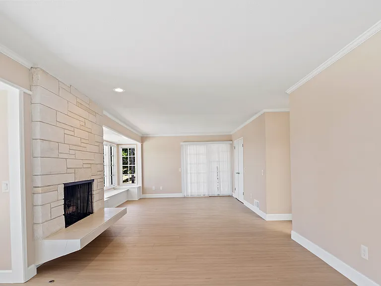 642 Toyon Dr — Photo 9