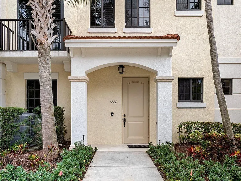 4886 NW 16th Ave — Photo 3